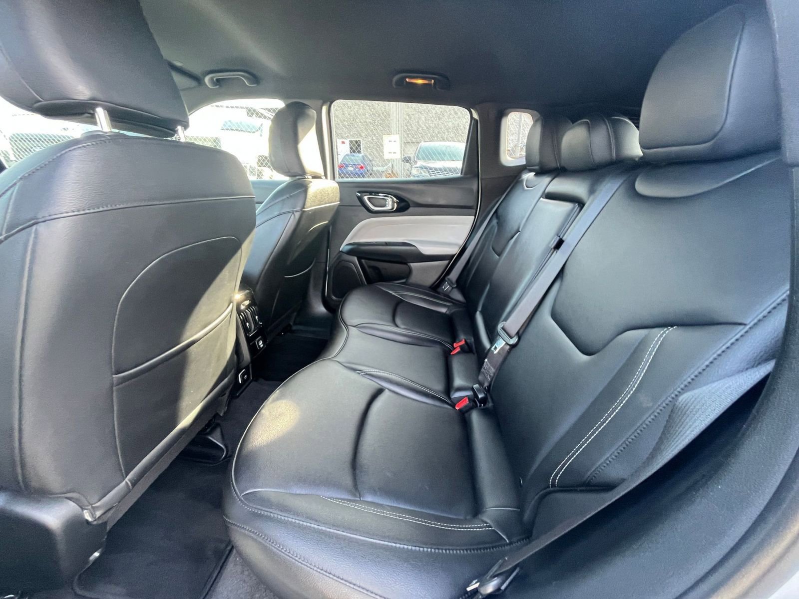 Used 2025 Jeep Compass Limited image 27