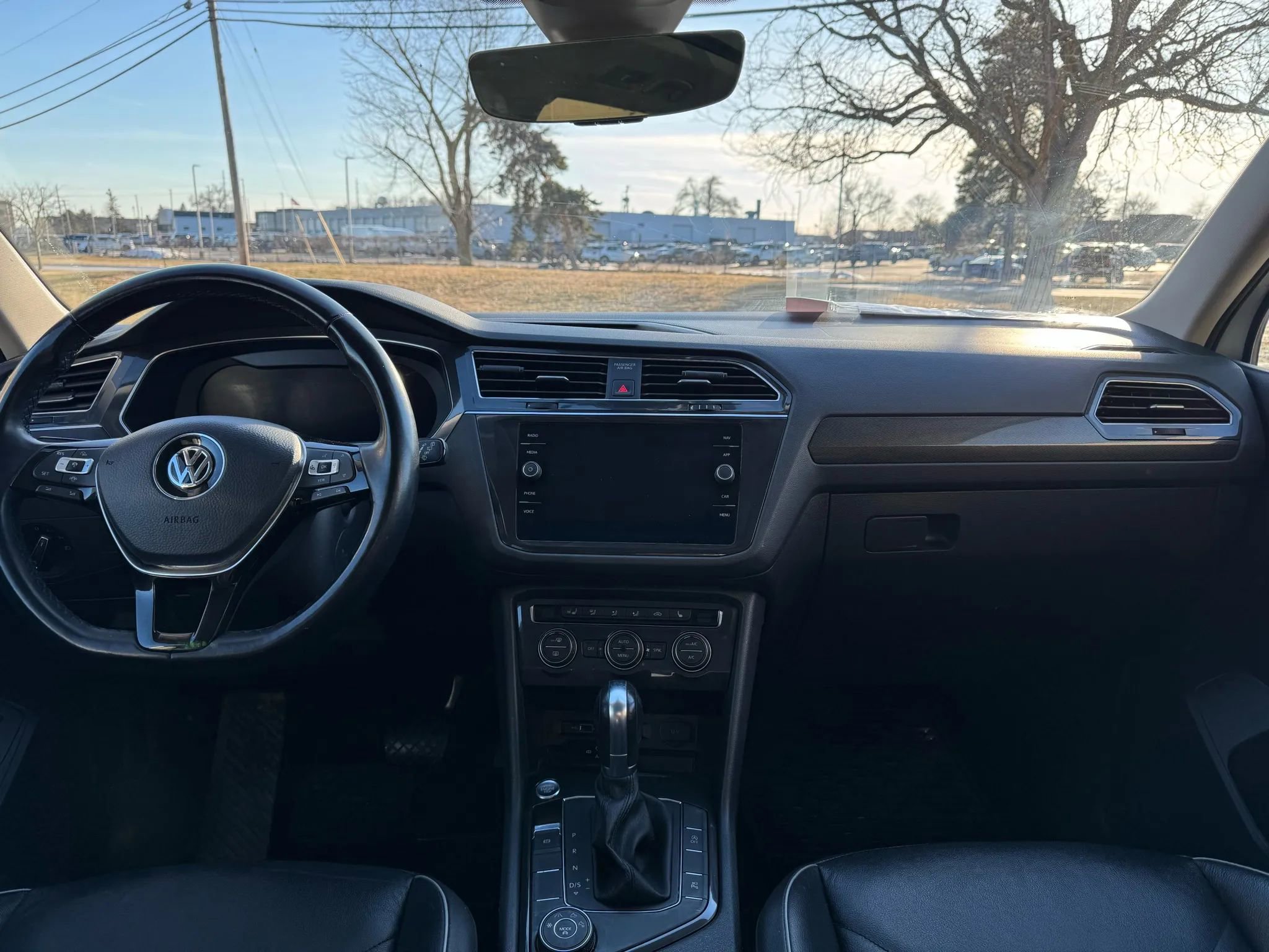 Used 2019 Volkswagen Tiguan SEL Premium w/ 3rd Row Seat Package image 15