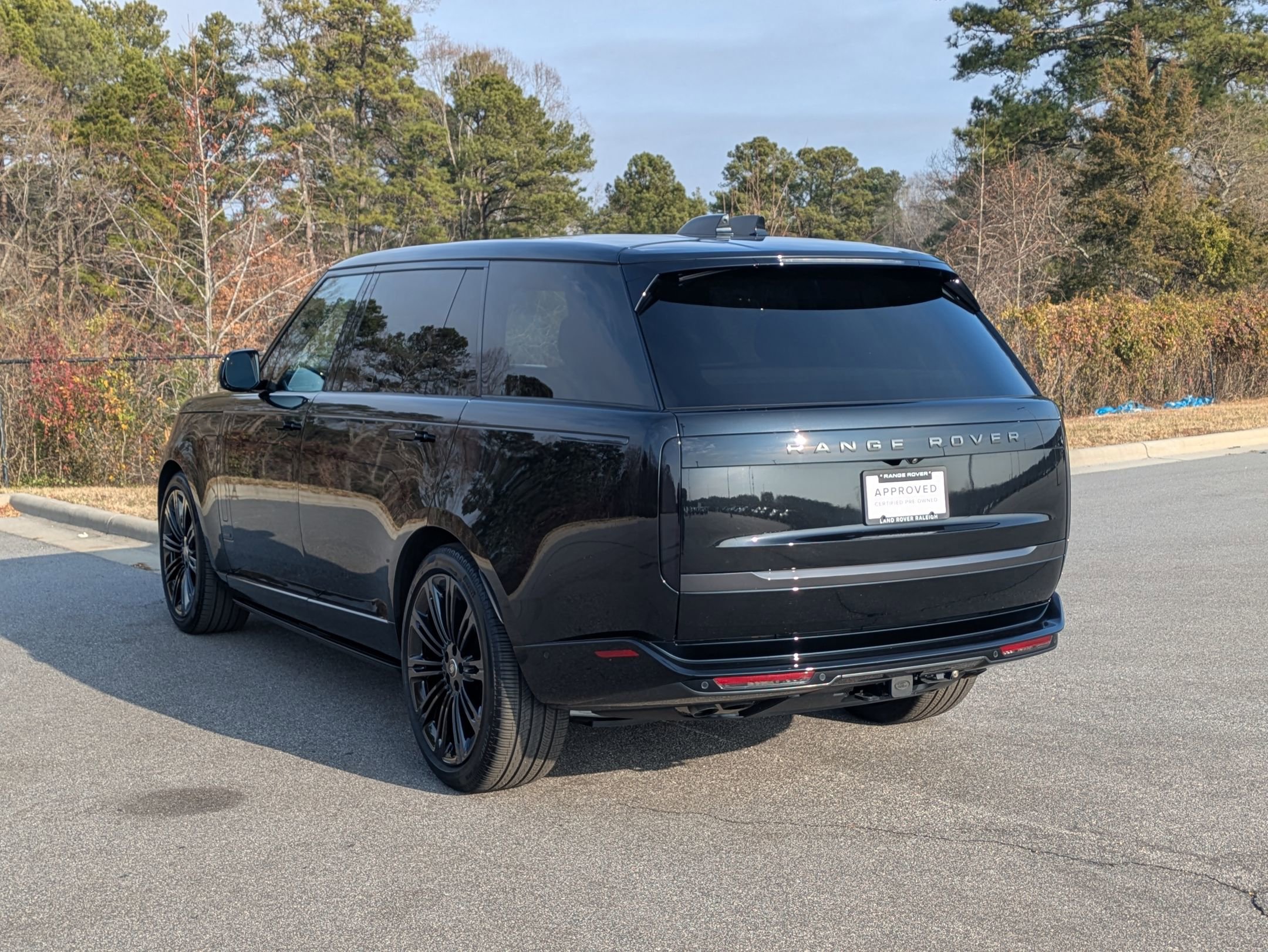 Used 2025 Land Rover Range Rover Long Wheelbase Autobiography image 7