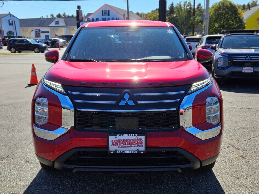 New 2025 Mitsubishi Outlander ES image 8