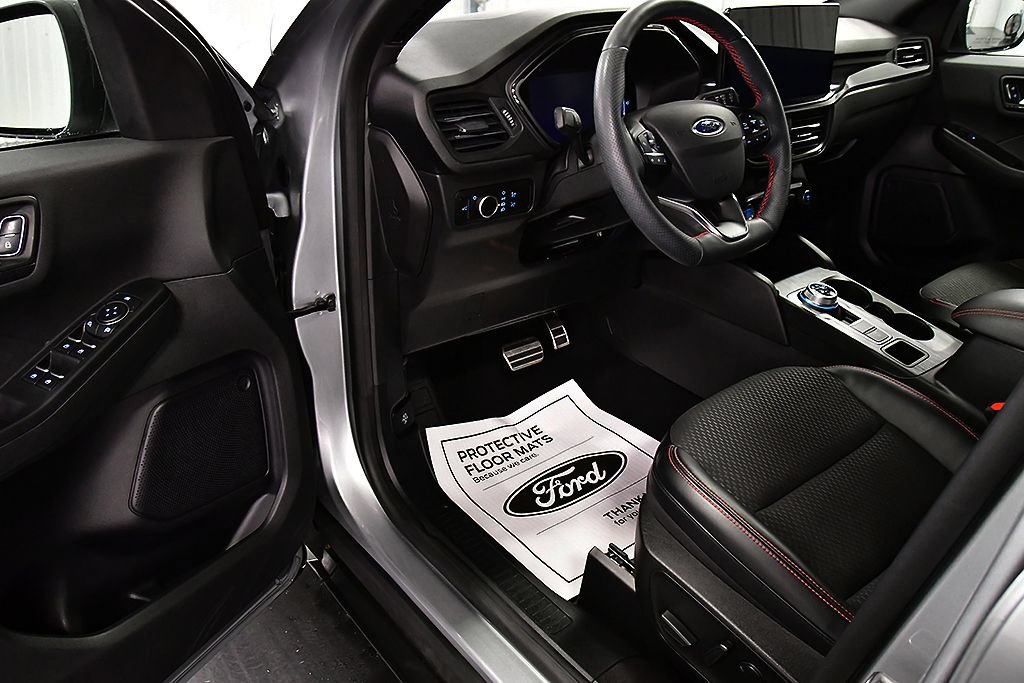 Used 2023 Ford Escape ST-Line w/ Tech Pack #1 AWD/4WD image 16