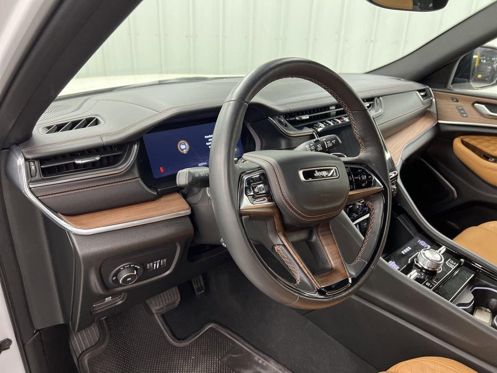 Used 2025 Jeep Grand Cherokee L Summit image 16