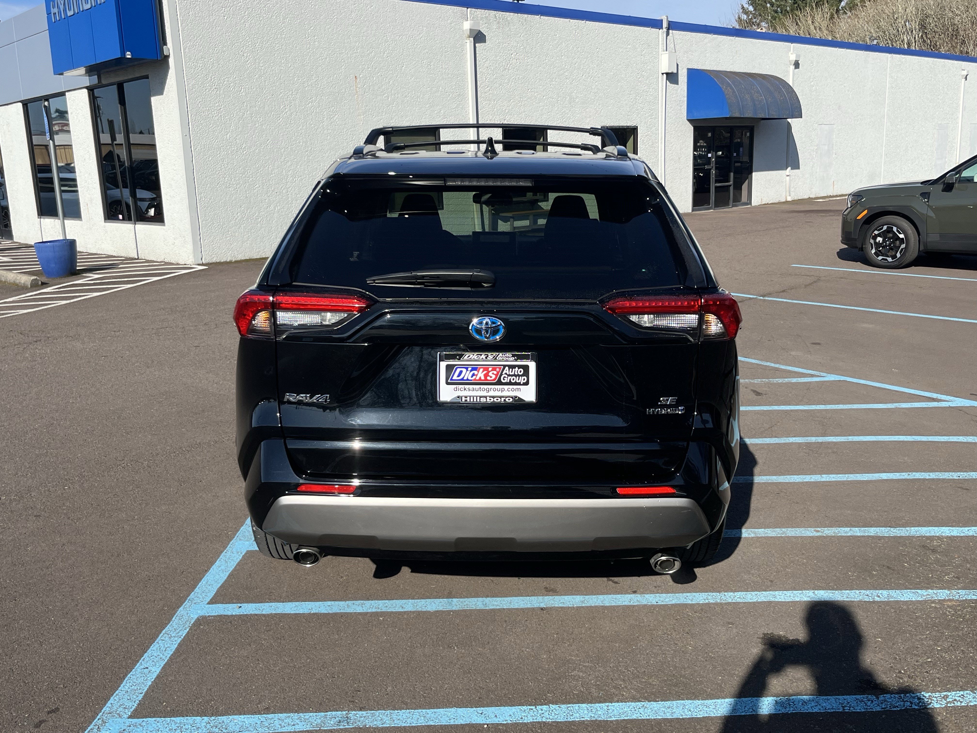 Used 2023 Toyota RAV4 SE w/ SE Grade Weather Package image 4