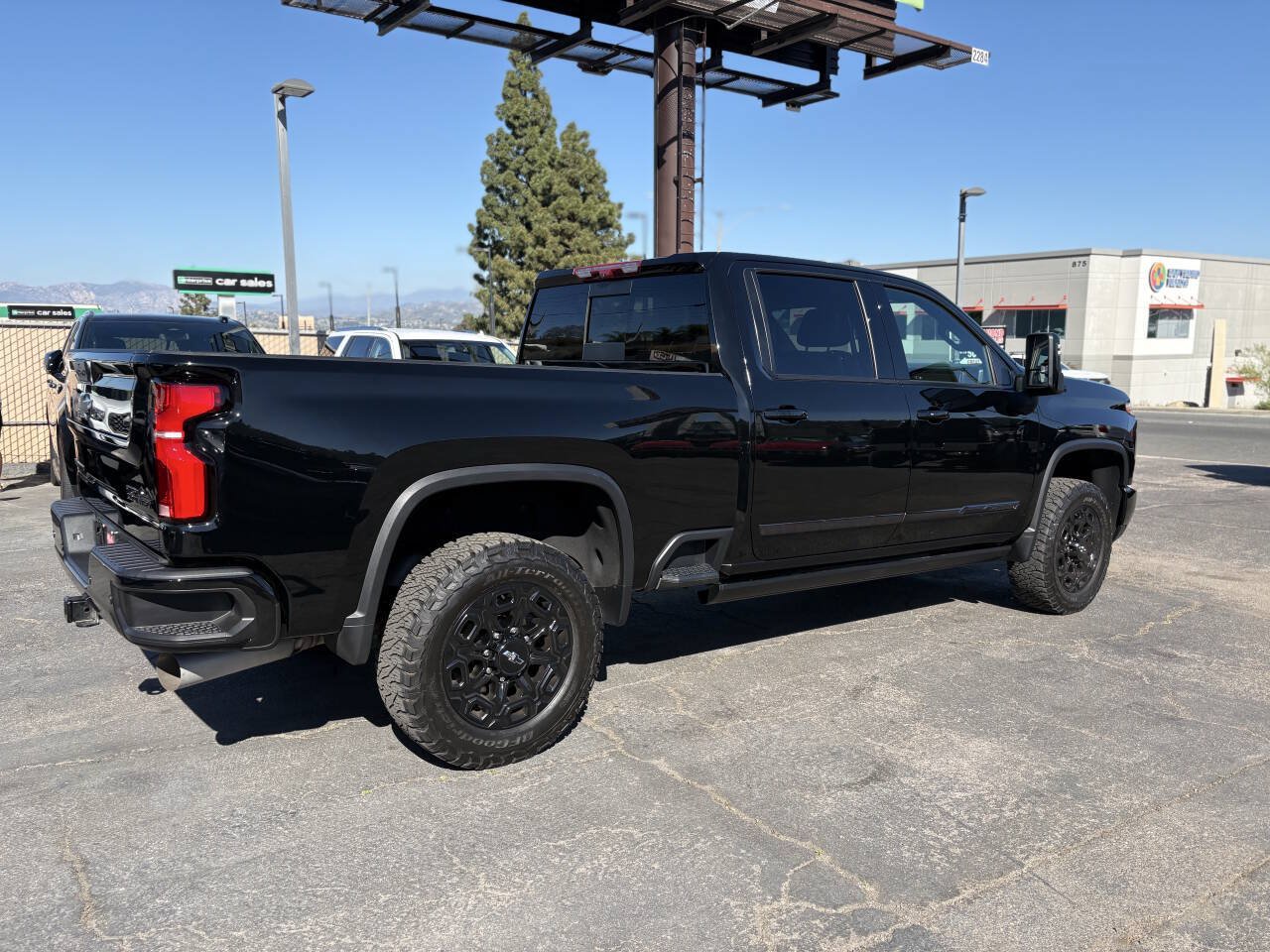 Used 2024 Chevrolet Silverado 2500 High Country w/ Midnight Edition AWD/4WD image 6