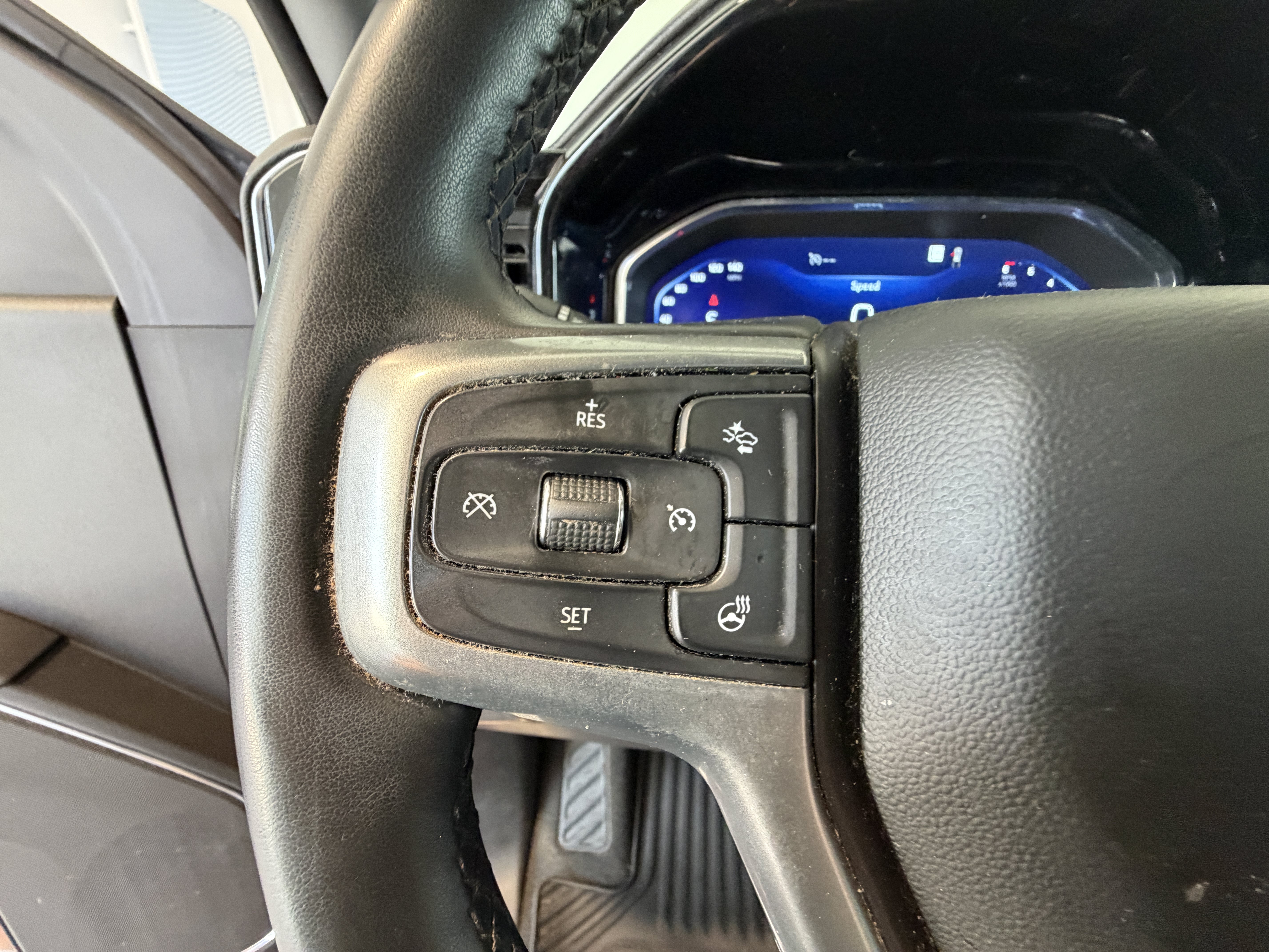 Used 2023 Chevrolet Silverado 1500 LT AWD/4WD image 12