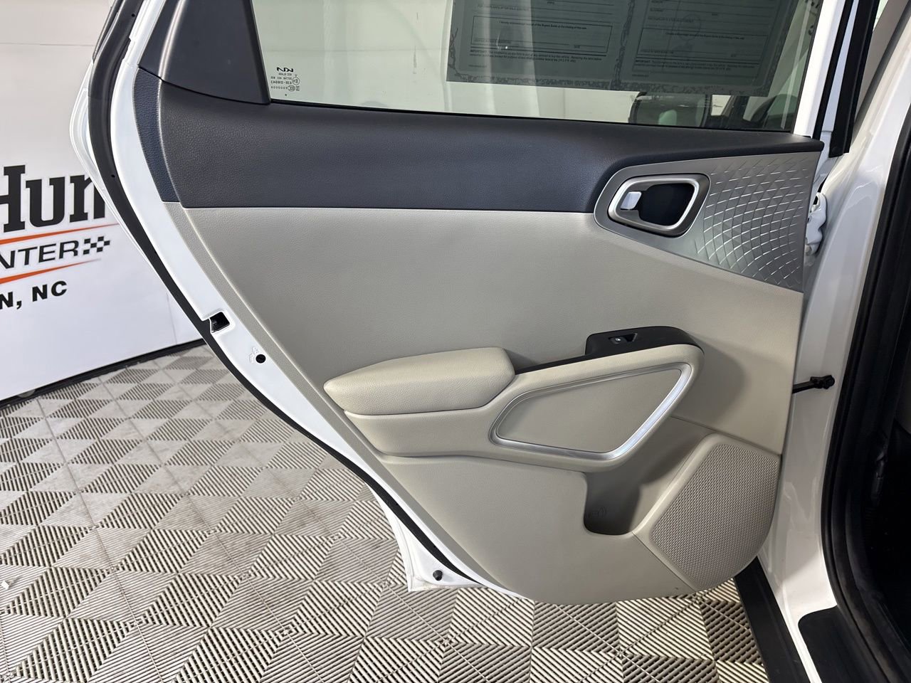 Used 2025 Kia Soul LX image 19