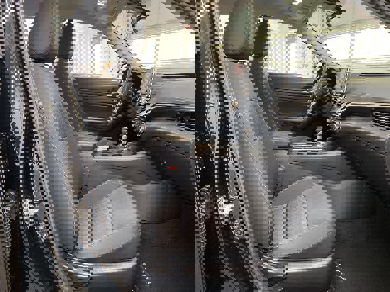 Used 2025 Nissan Altima 2.5 SV FWD image 19