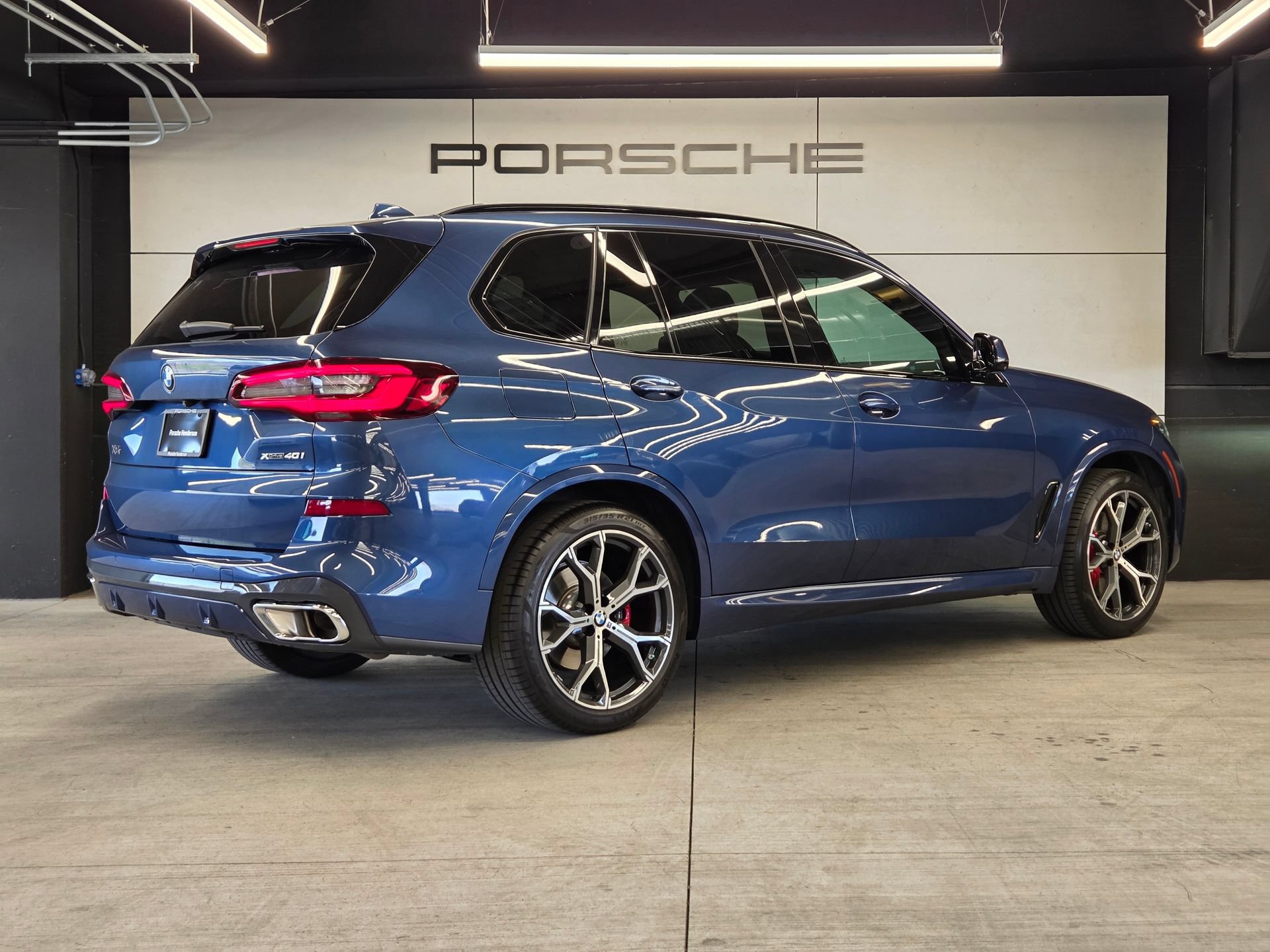 Used 2023 BMW X5 xDrive40i w/ M Sport Package AWD/4WD image 6