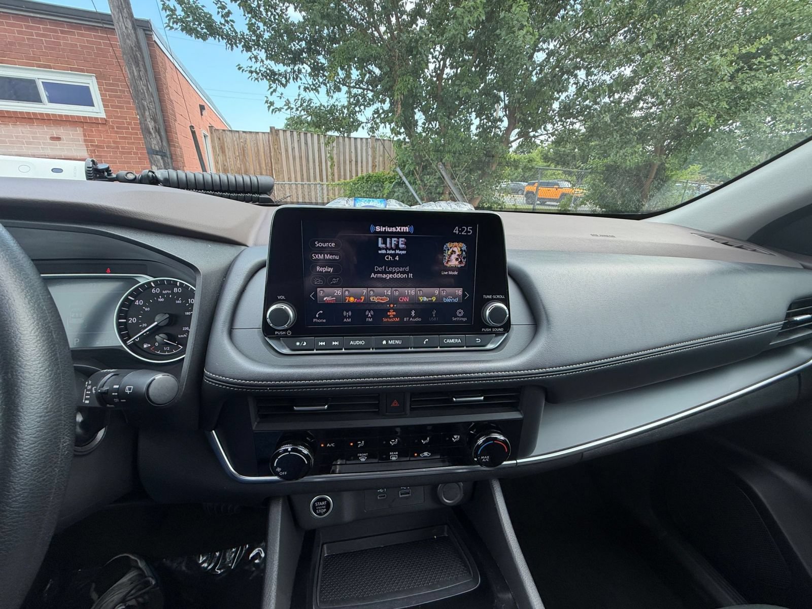 Used 2023 Nissan Rogue S FWD image 17