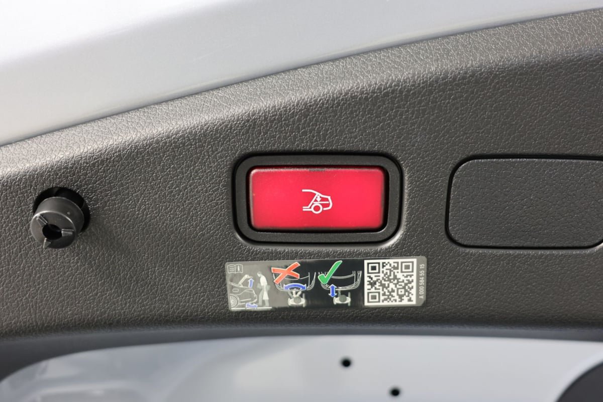 Used 2024 Mercedes-Benz CLE 300 4MATIC Cabriolet image 30