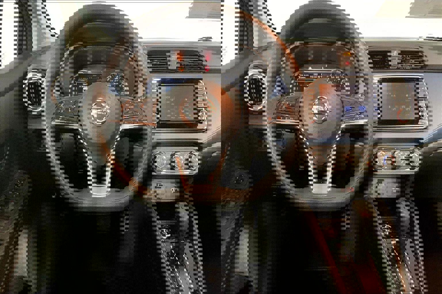 Used 2025 Nissan Versa SV image 5