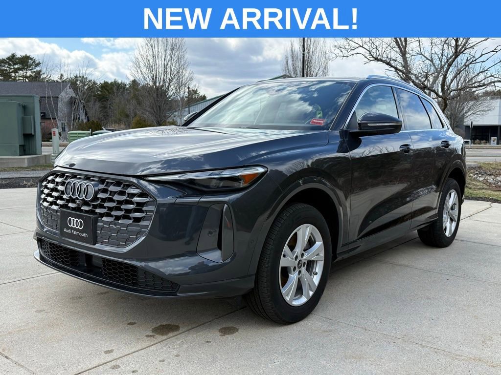 Used 2025 Audi Q5 Premium w/ Convenience Package image 2