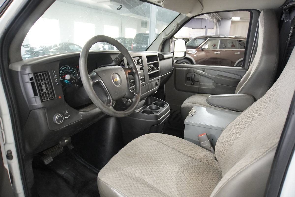 Used 2014 Chevrolet Express 3500 Extended RWD image 11