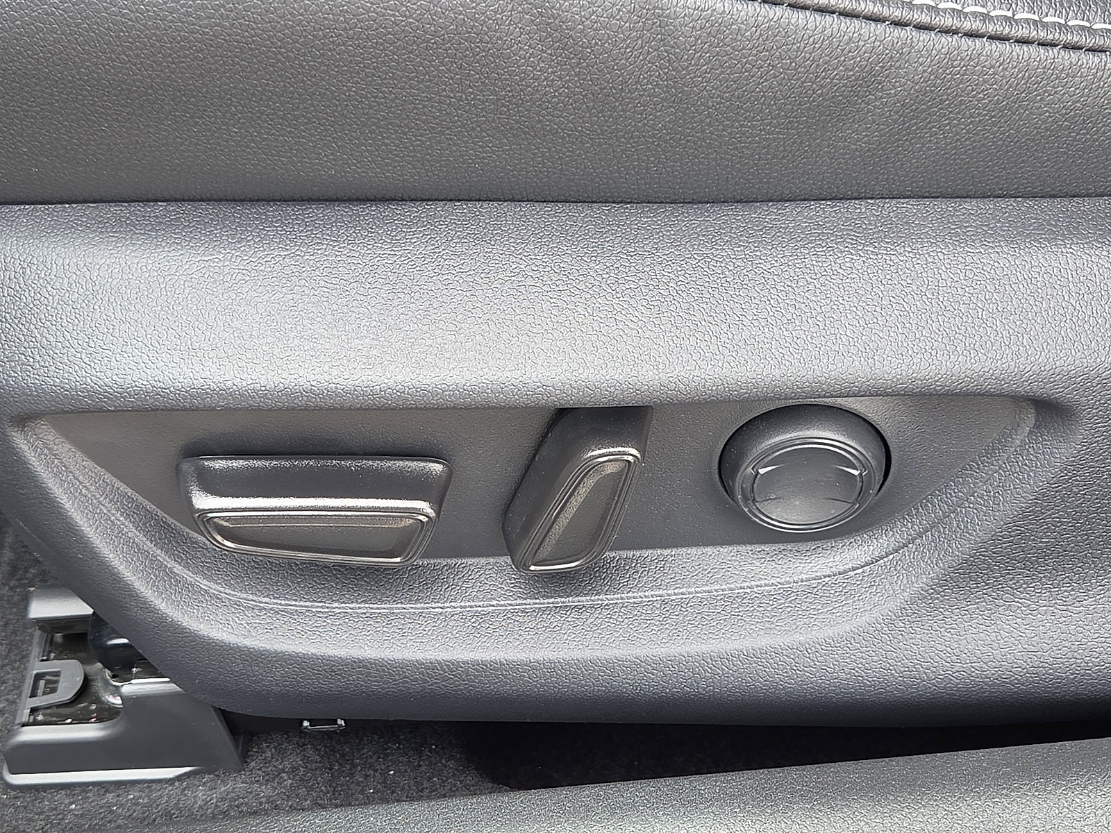 Used 2025 Toyota Camry SE FWD image 14