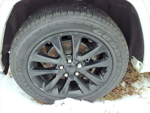 Used 2020 Jeep Grand Cherokee Altitude image 3