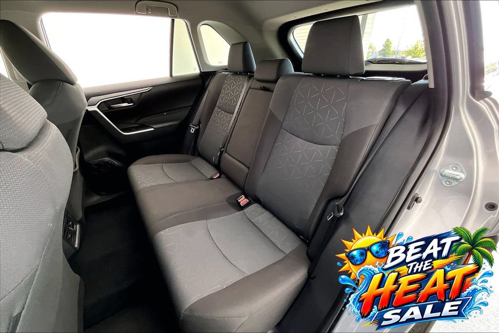 Used 2025 Toyota RAV4 XLE FWD image 32