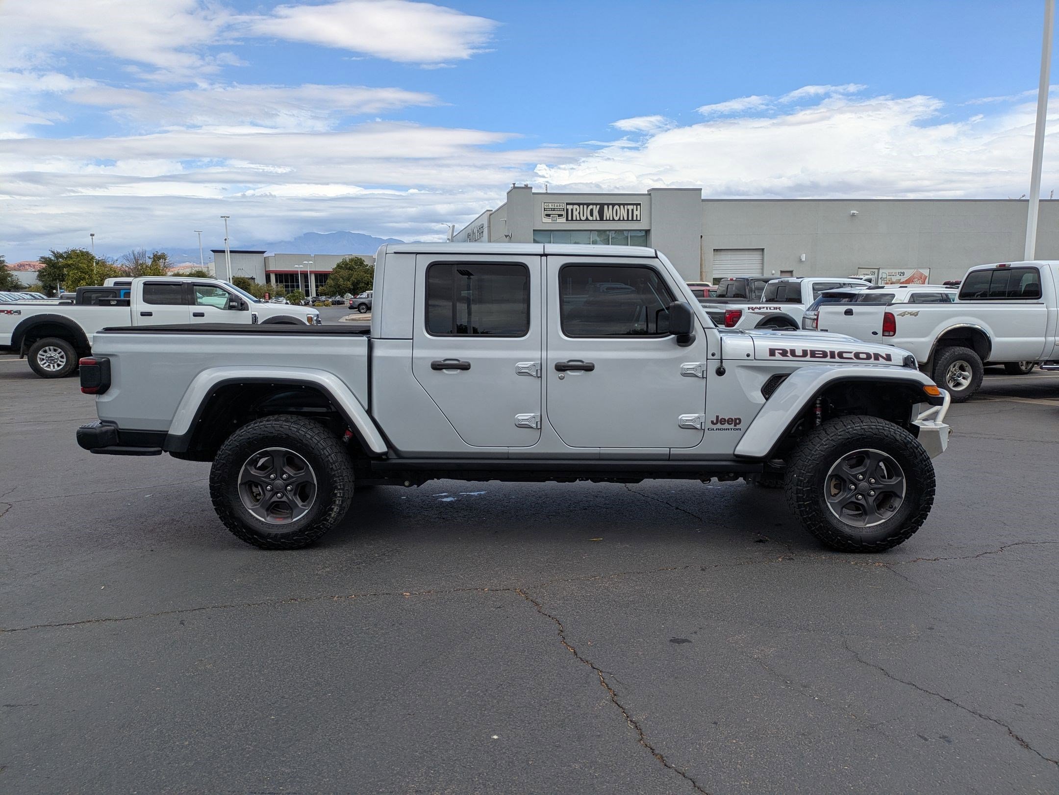 Used 2022 Jeep Gladiator Rubicon w/ LED Lighting Group AWD/4WD image 2