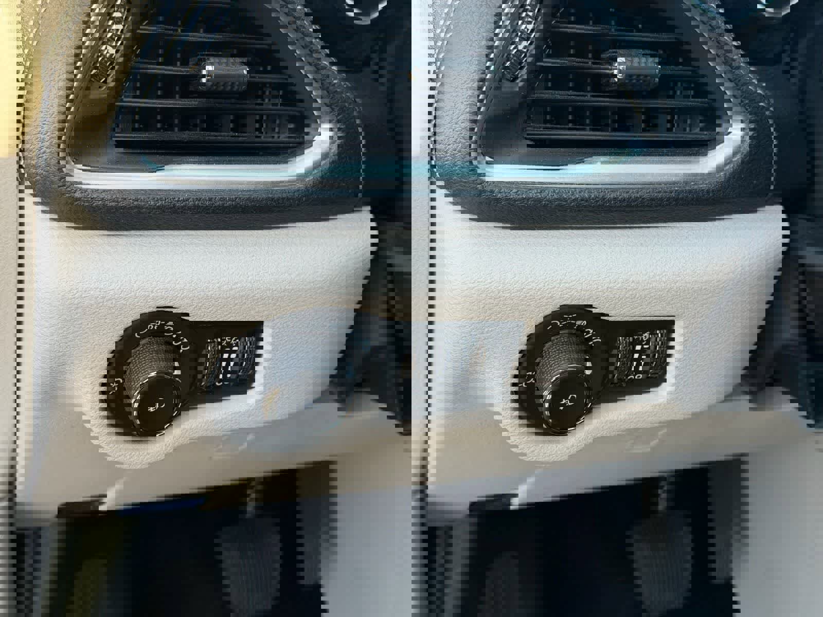 Used 2023 Chrysler Pacifica Limited image 13