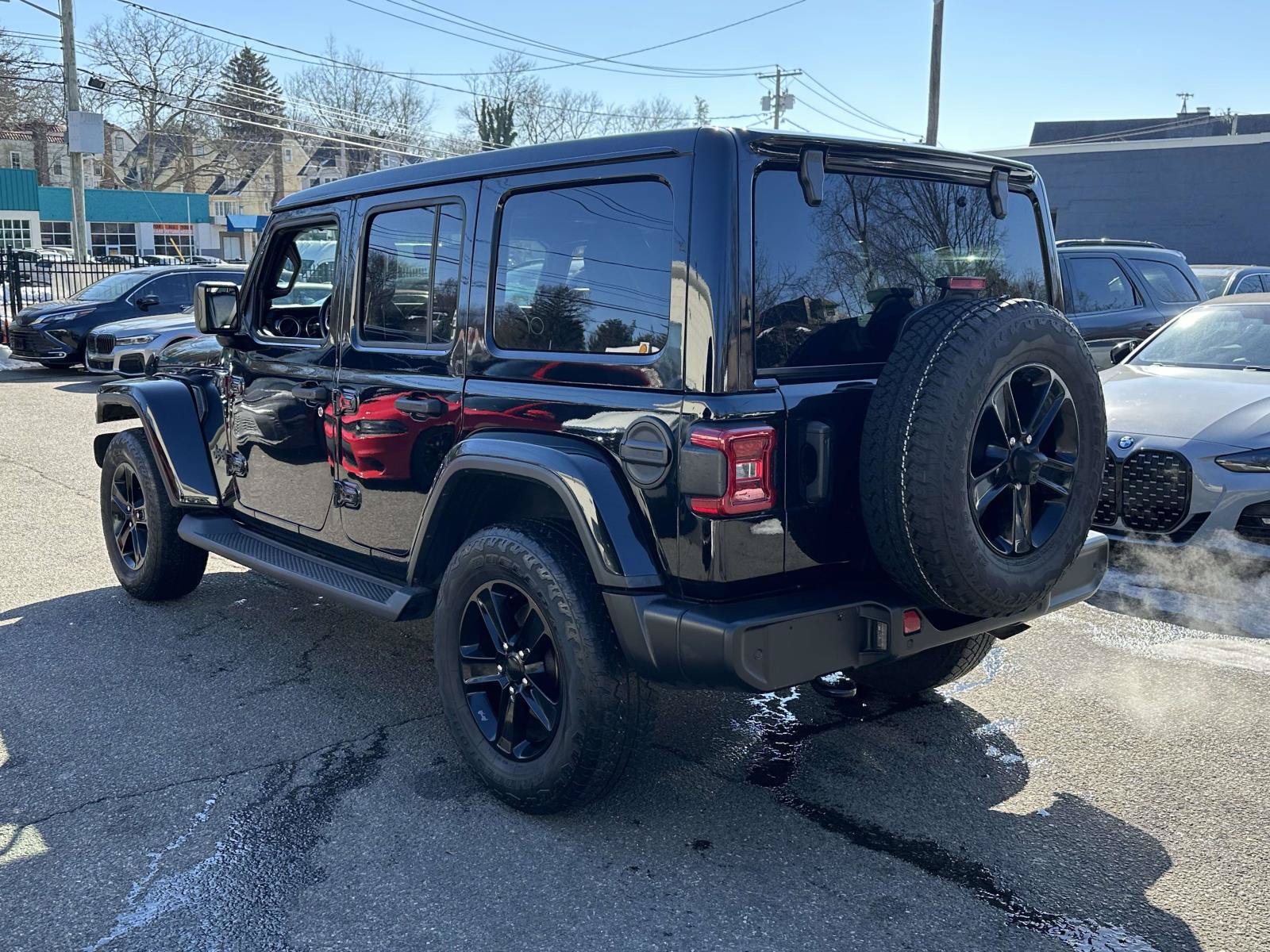 Used 2021 Jeep Wrangler Unlimited Sahara AWD/4WD image 5