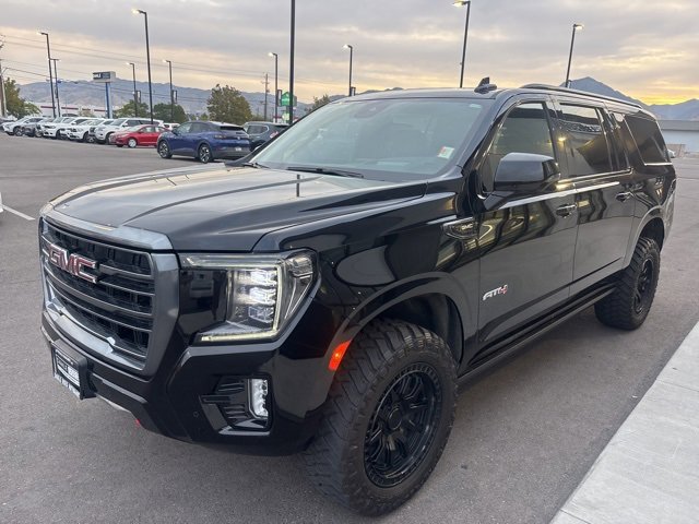 Used 2023 GMC Yukon XL AT4 image 3
