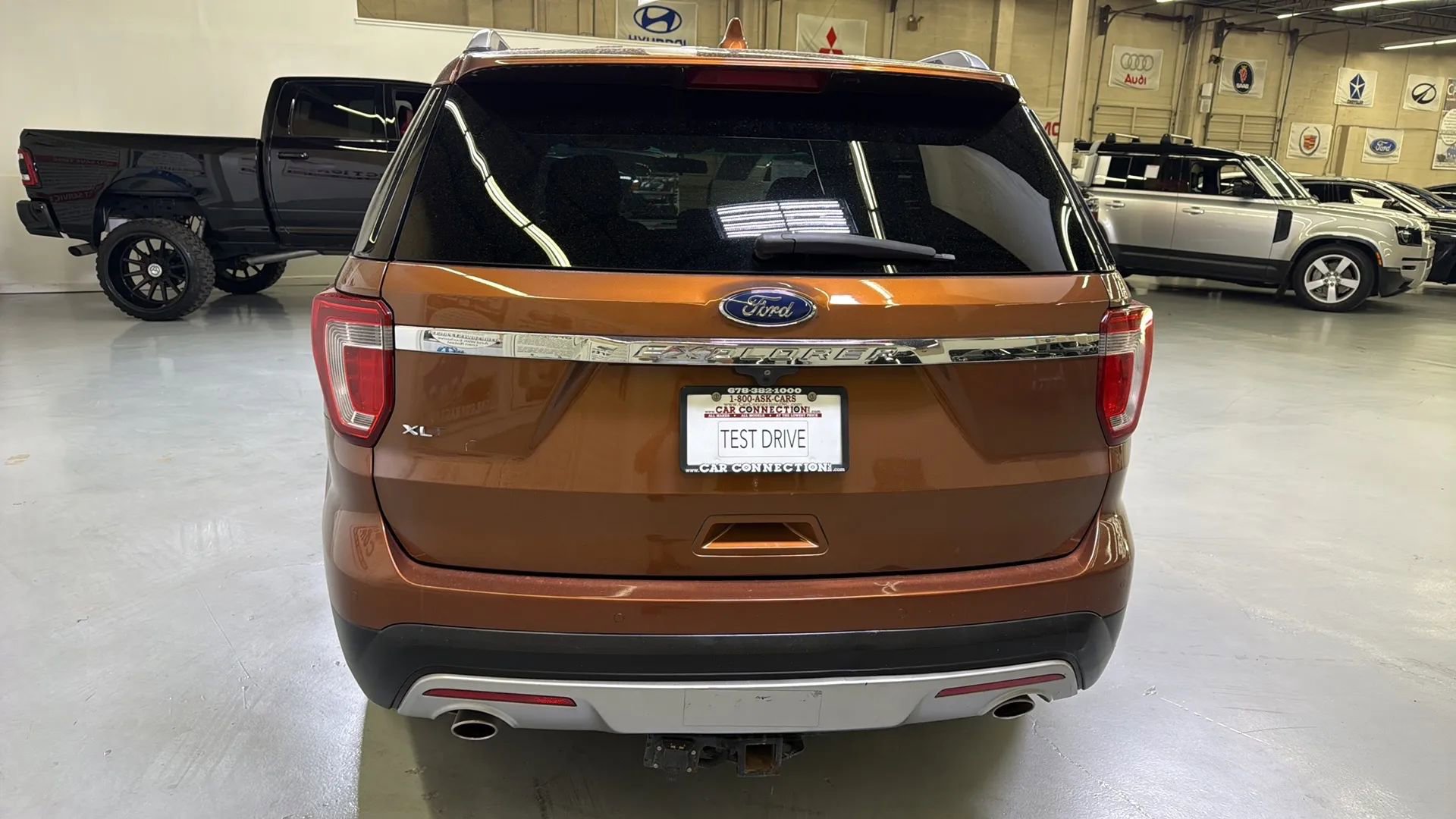 Used 2017 Ford Explorer XLT FWD image 8