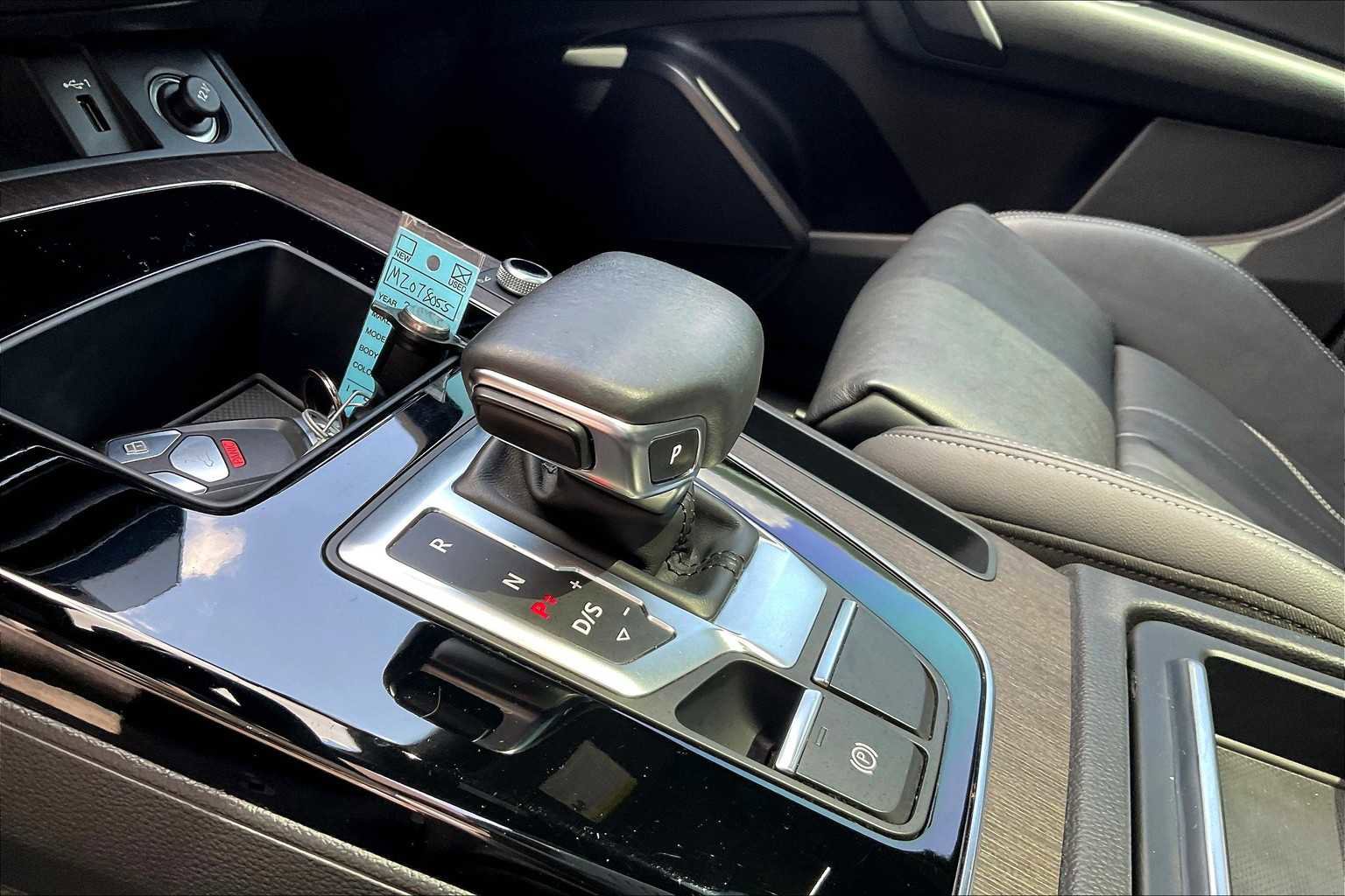 Used 2021 Audi Q5 2.0T Premium w/ Convenience Package image 16