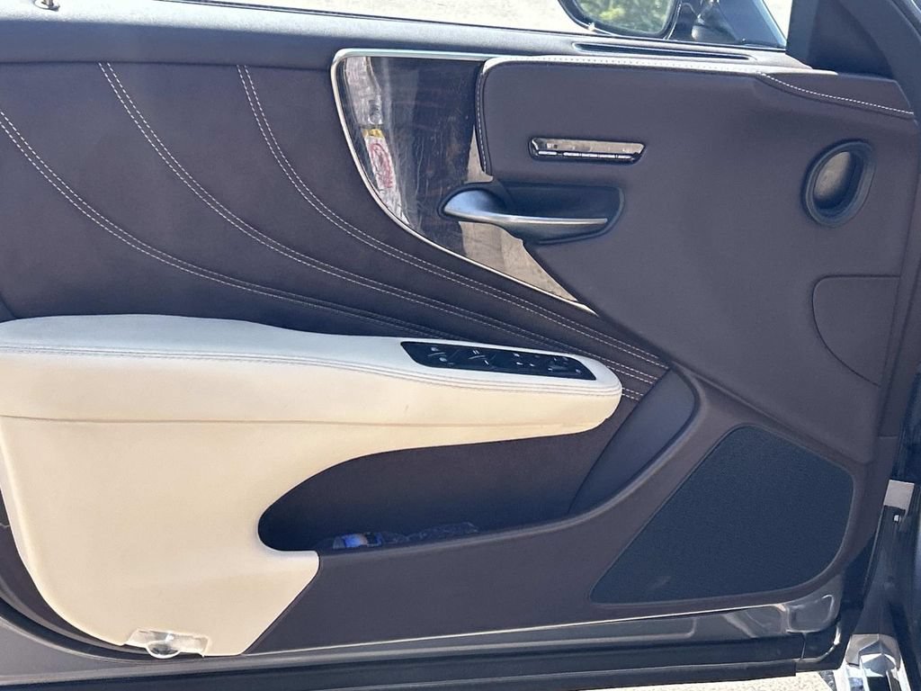 Used 2019 Lexus LS 500 AWD w/ Luxury Package image 17