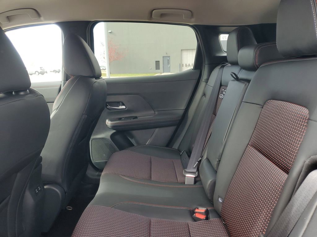 New 2025 Nissan Kicks SR image 28