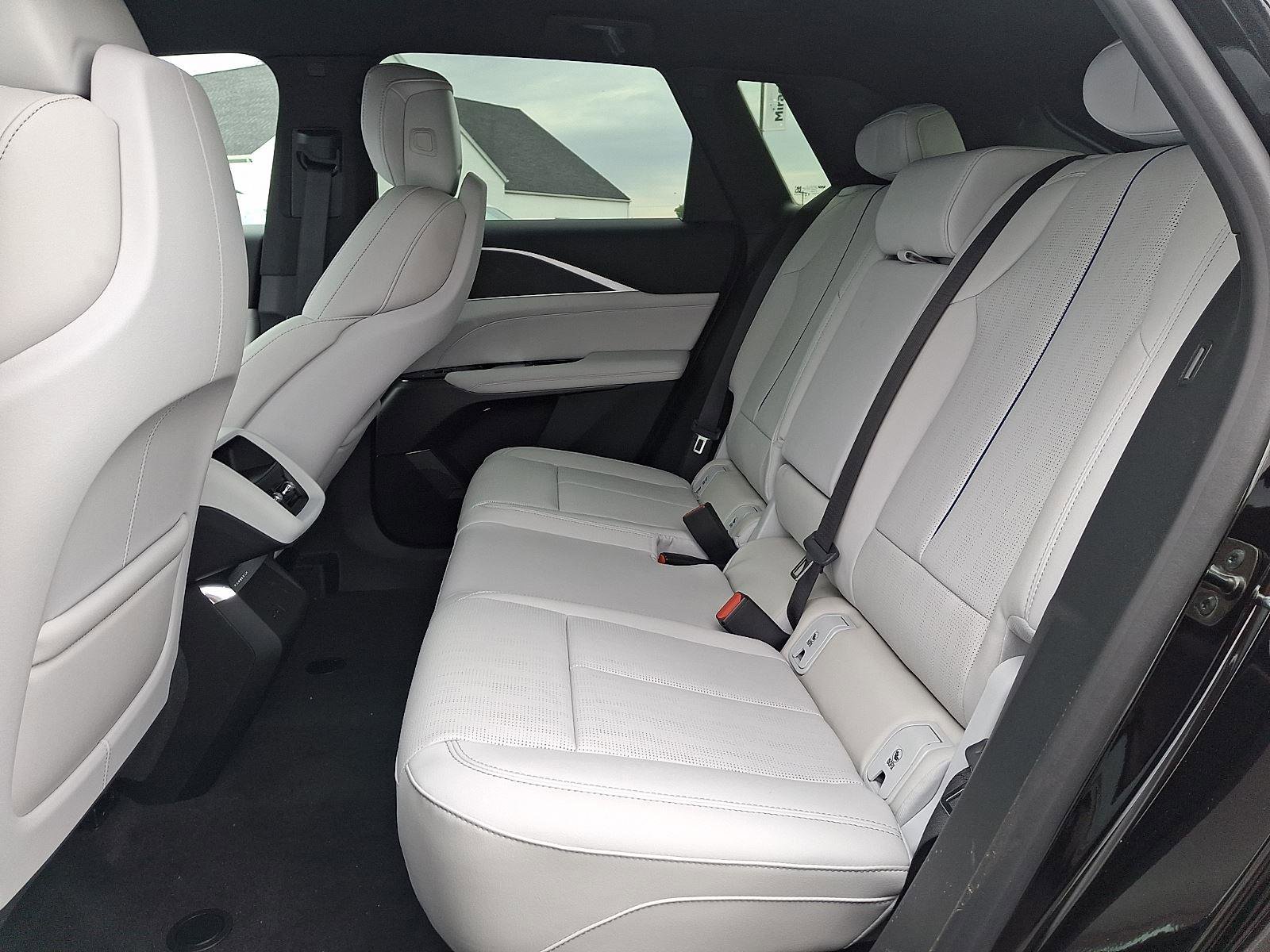 New 2026 Cadillac Lyriq Luxury AWD/4WD image 6