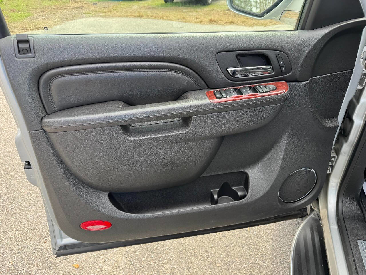 Used 2012 Cadillac Escalade Luxury image 38