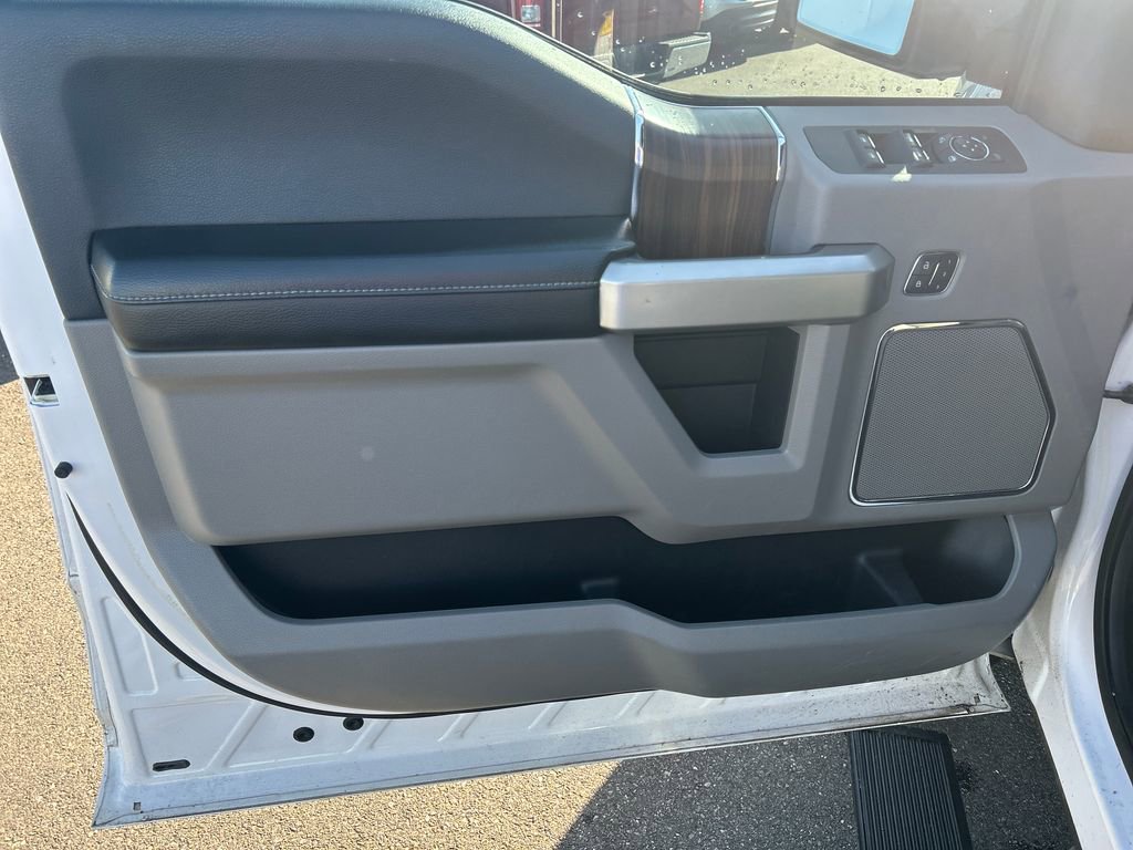Used 2017 Ford F150 Lariat w/ Equipment Group 501A Mid AWD/4WD image 16