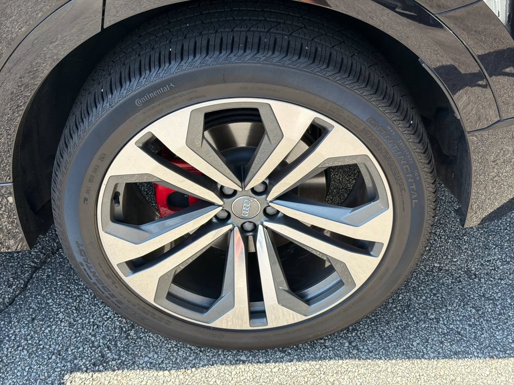 Used 2019 Audi Q8 Premium Plus w/ Premium Plus AWD/4WD image 19