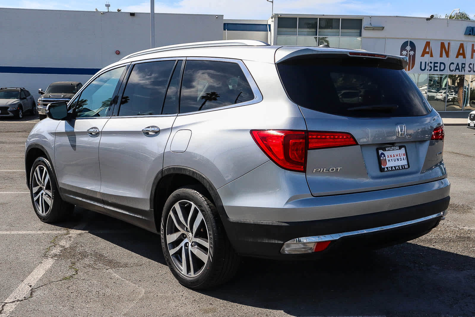 Used 2017 Honda Pilot Touring image 8