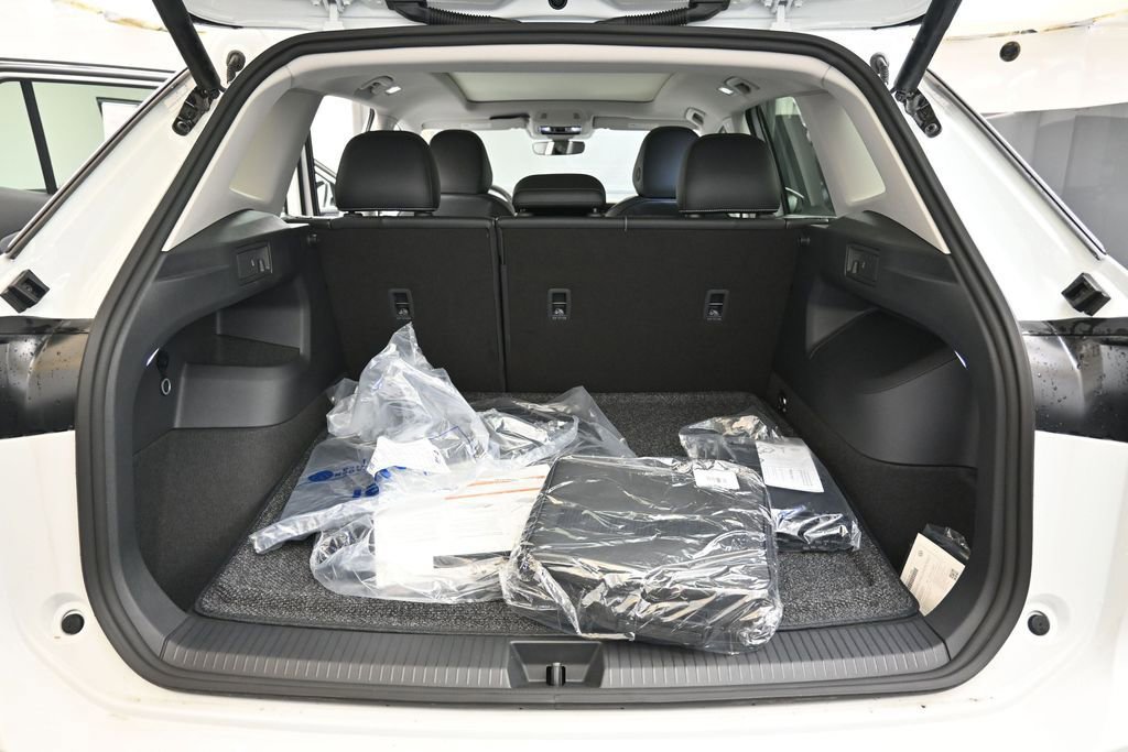 New 2026 Volkswagen Tiguan SE AWD/4WD image 17