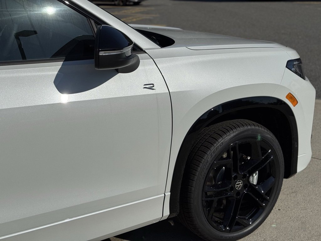 New 2025 Volkswagen Tiguan SE R-Line image 8