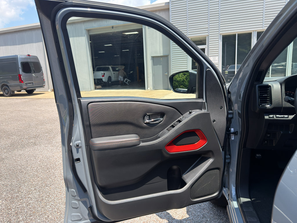 Used 2023 Nissan Frontier Pro-X w/ Tow Package RWD image 7