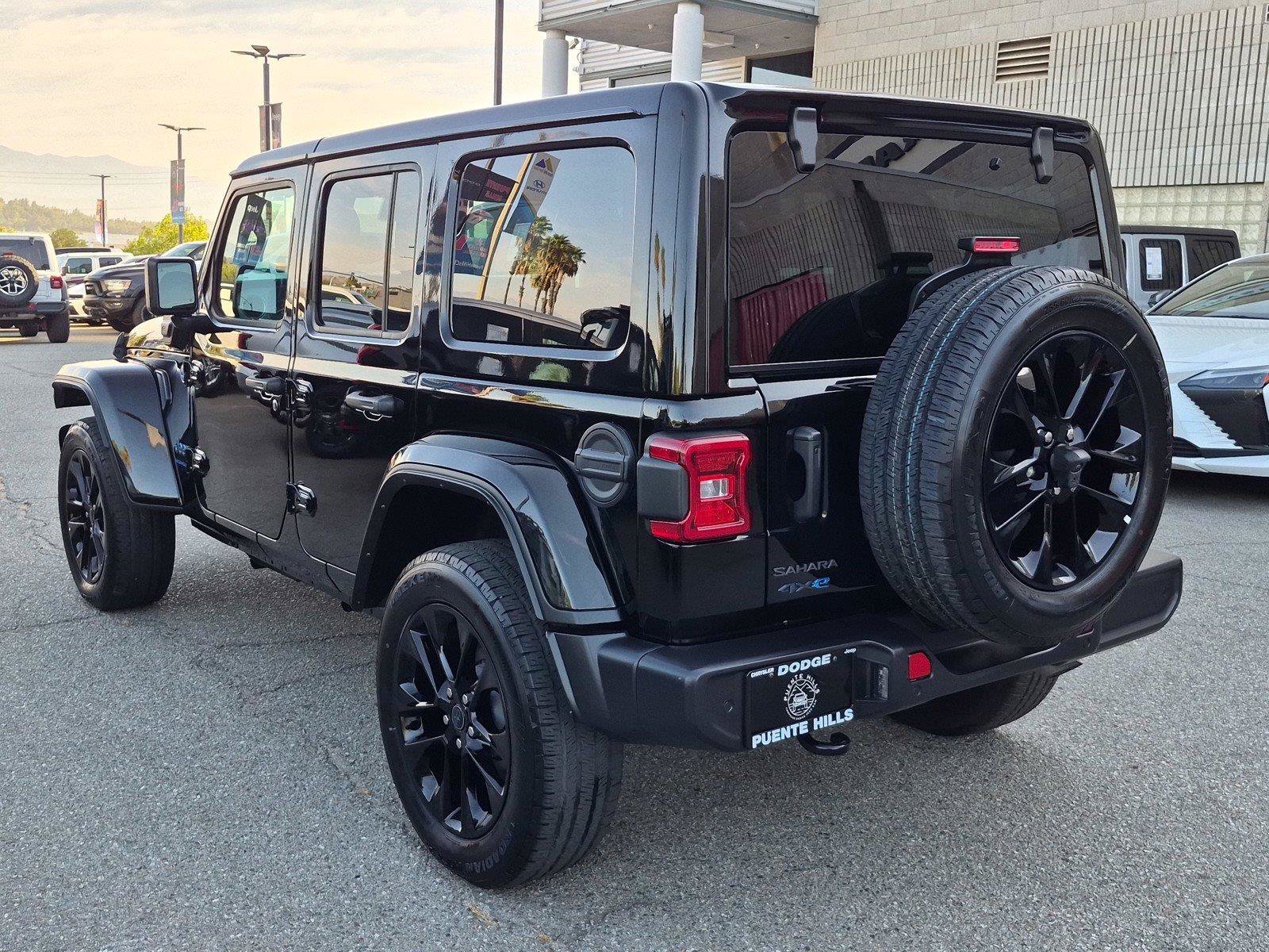 Certified 2025 Jeep Wrangler Unlimited Sahara w/ Safety Group AWD/4WD image 5