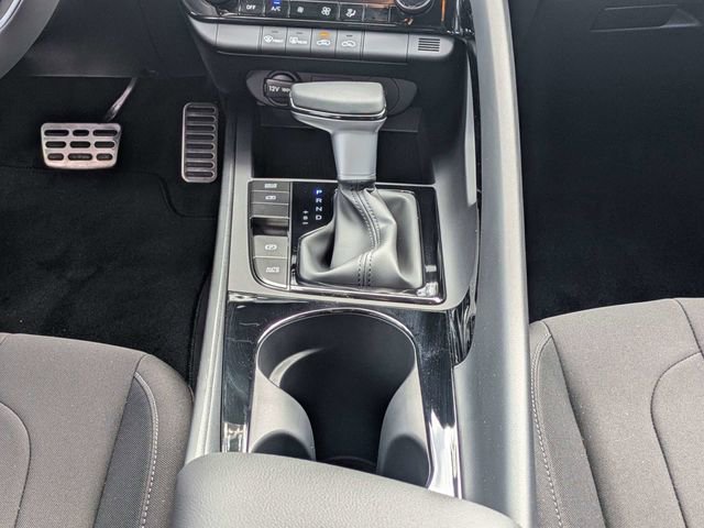Used 2025 Hyundai Elantra SEL FWD image 18
