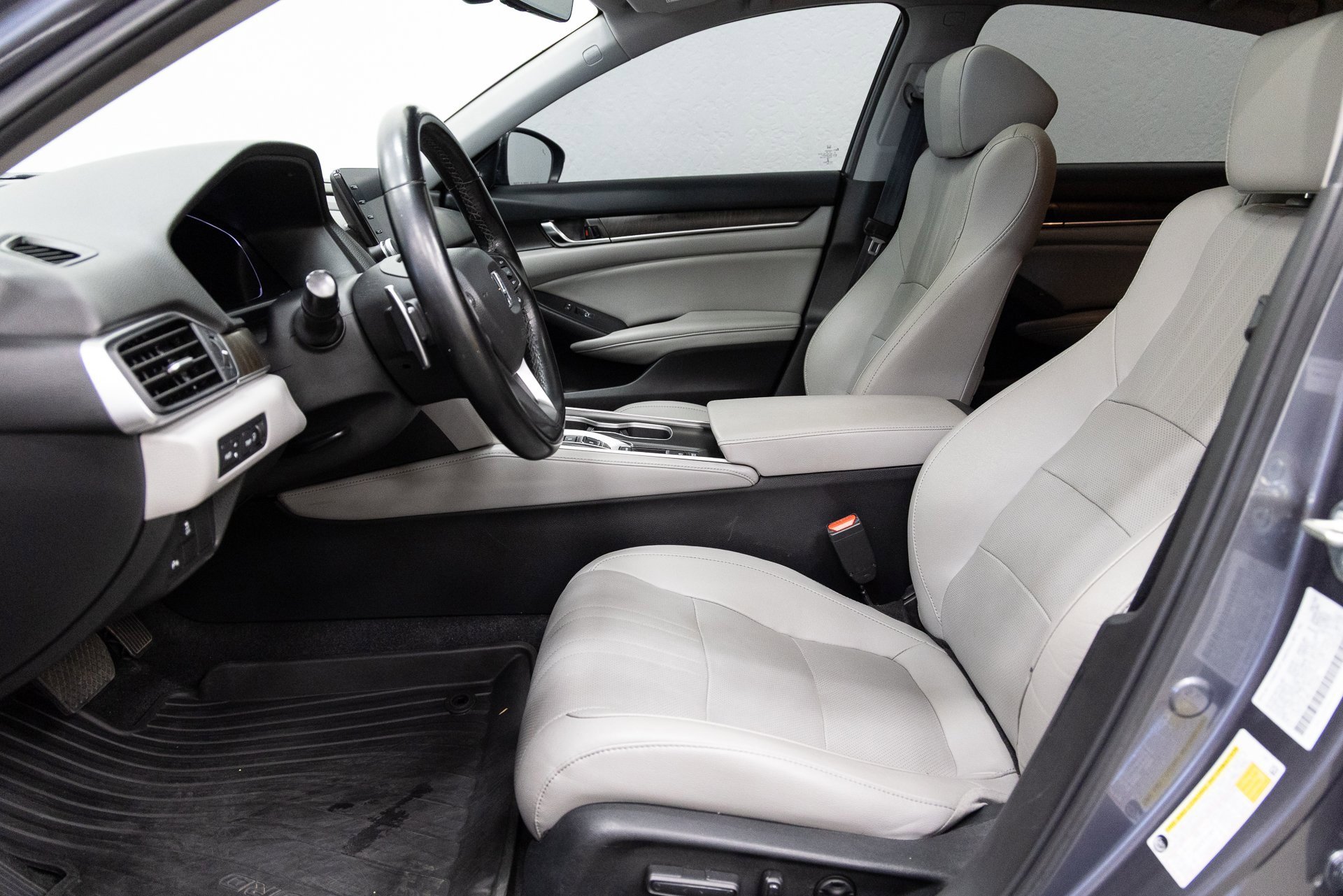 Used 2020 Honda Accord Touring image 7