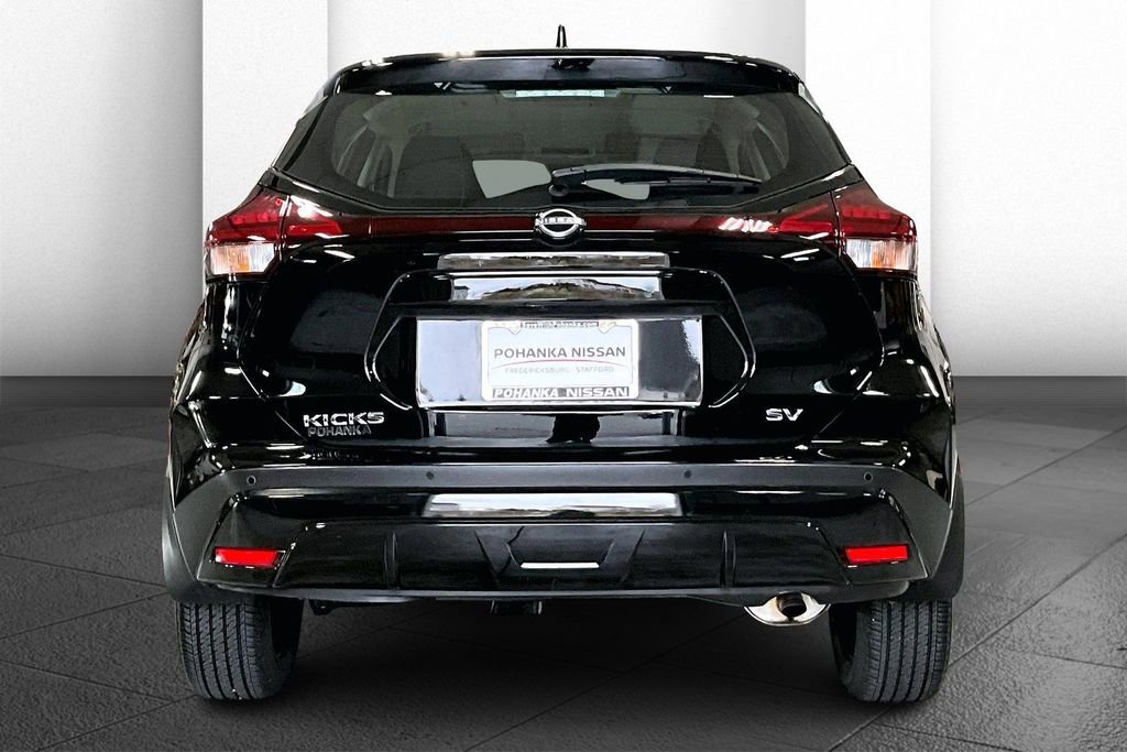 Certified 2022 Nissan Kicks SV image 3