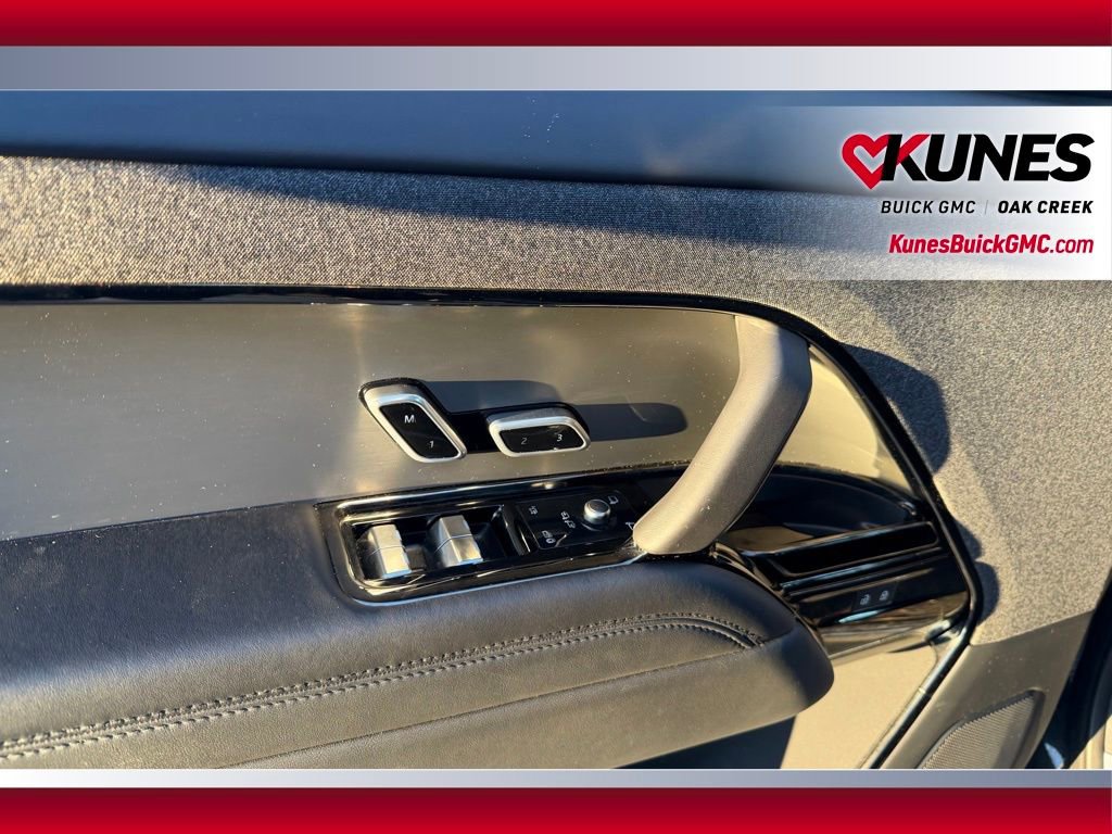 Used 2025 Land Rover Range Rover Sport SE image 12