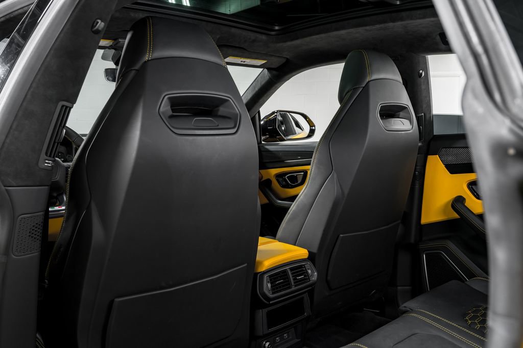 Used 2022 Lamborghini Urus AWD/4WD image 29