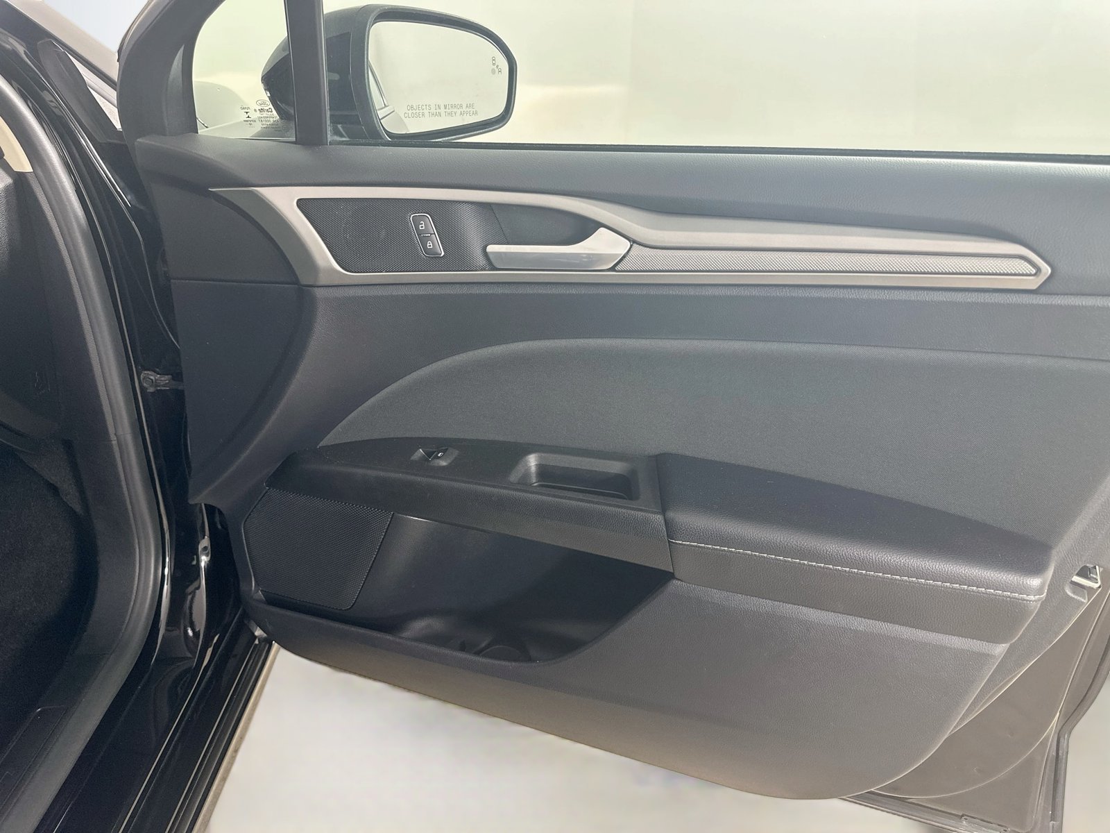 Used 2019 Ford Fusion SE FWD image 43