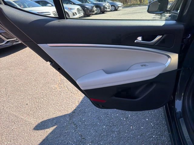 Used 2023 Genesis G70 2.0T image 14