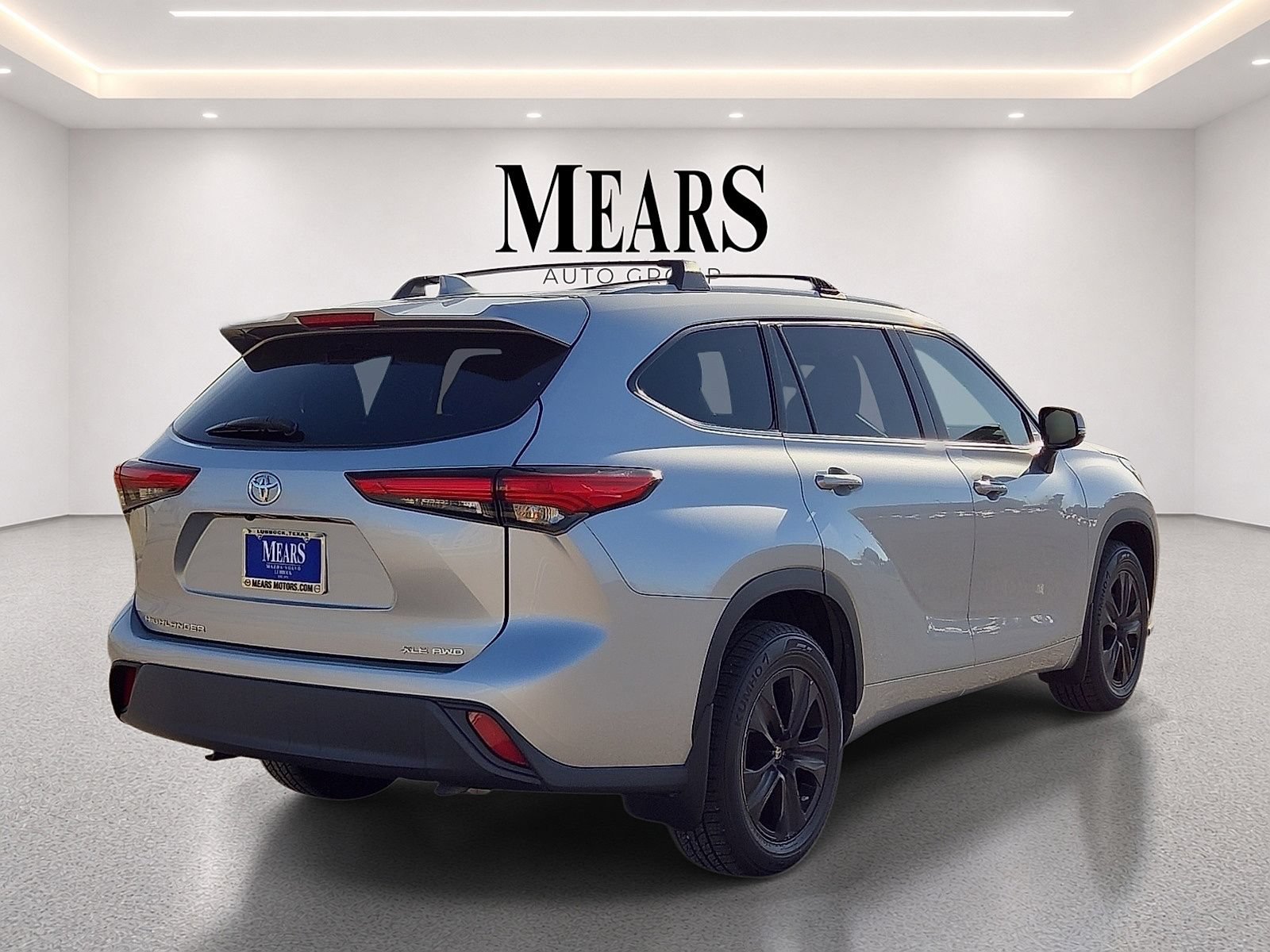 Used 2022 Toyota Highlander XLE AWD/4WD image 5