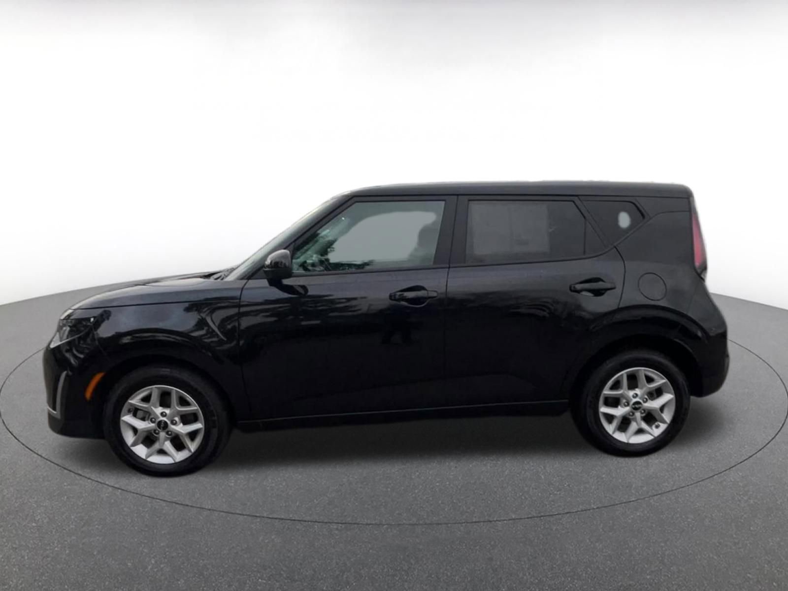 Used 2025 Kia Soul LX w/ LX Technology Package image 9