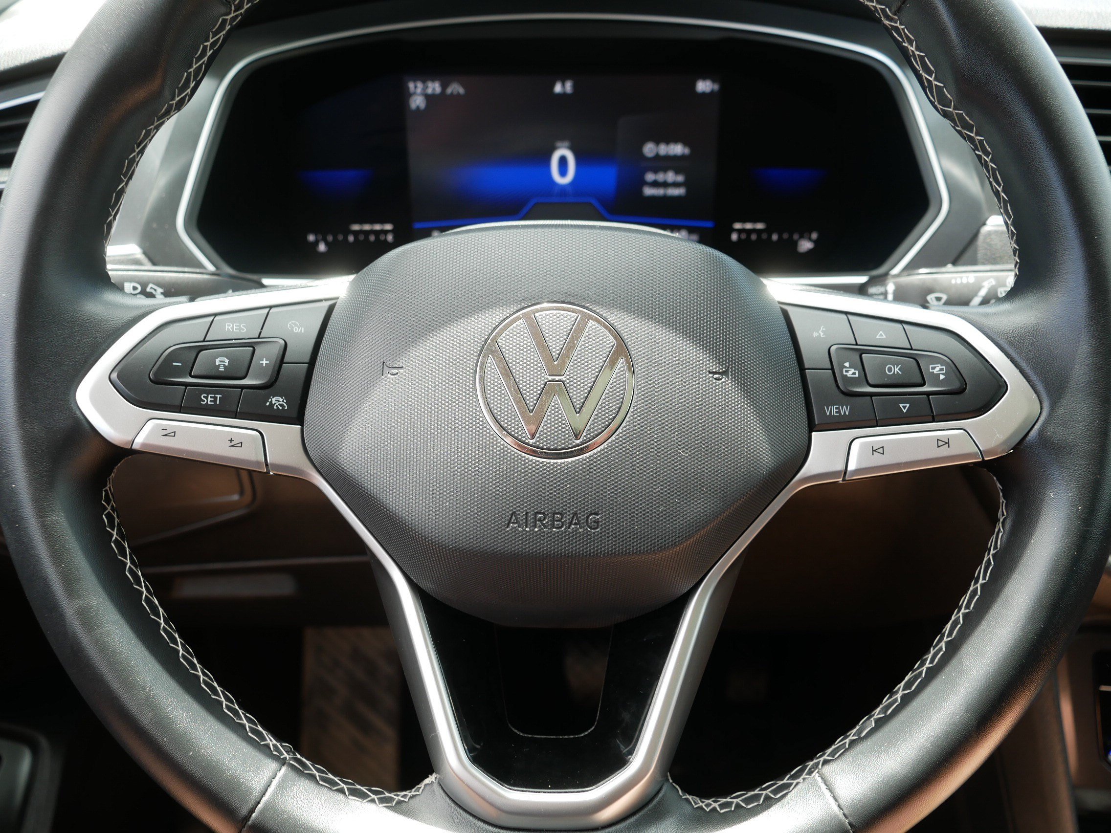 Used 2022 Volkswagen Tiguan SE w/ Panoramic Sunroof Package AWD/4WD image 25