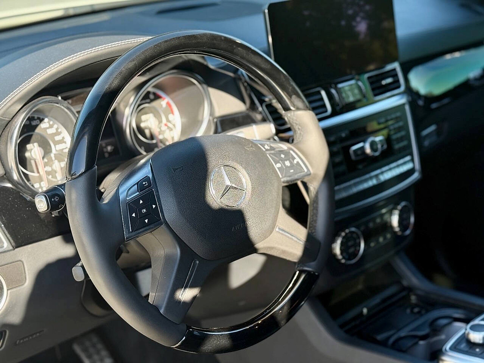 Used 2014 Mercedes-Benz GL 63 AMG 4MATIC image 28