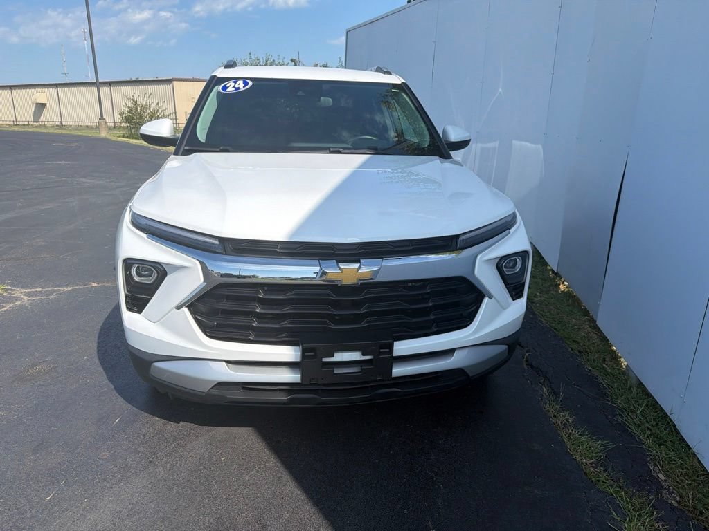 Used 2024 Chevrolet TrailBlazer LT w/ LT Cold Weather Package FWD image 11