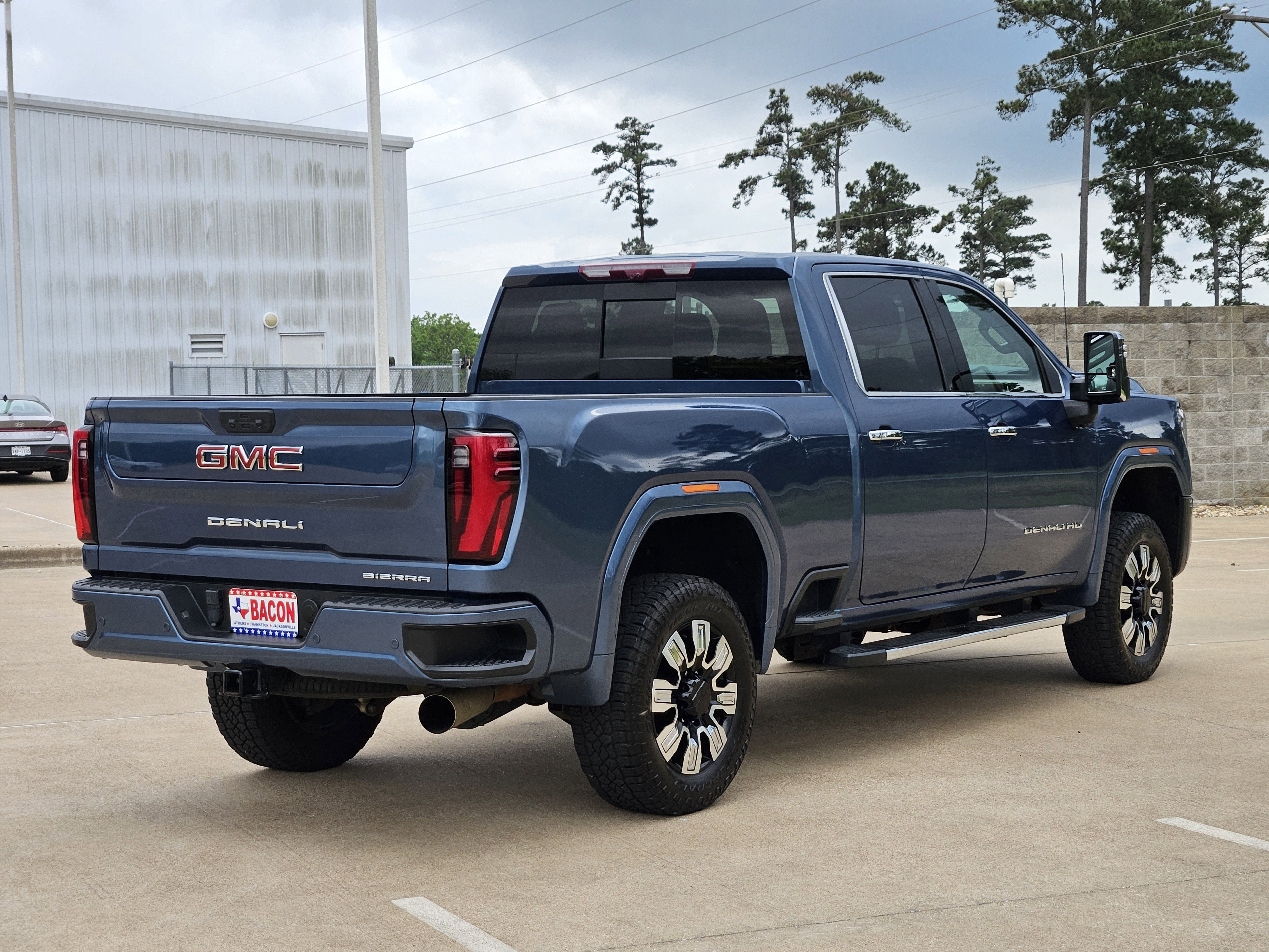 Used 2024 GMC Sierra 2500 Denali w/ Technology Package AWD/4WD image 4